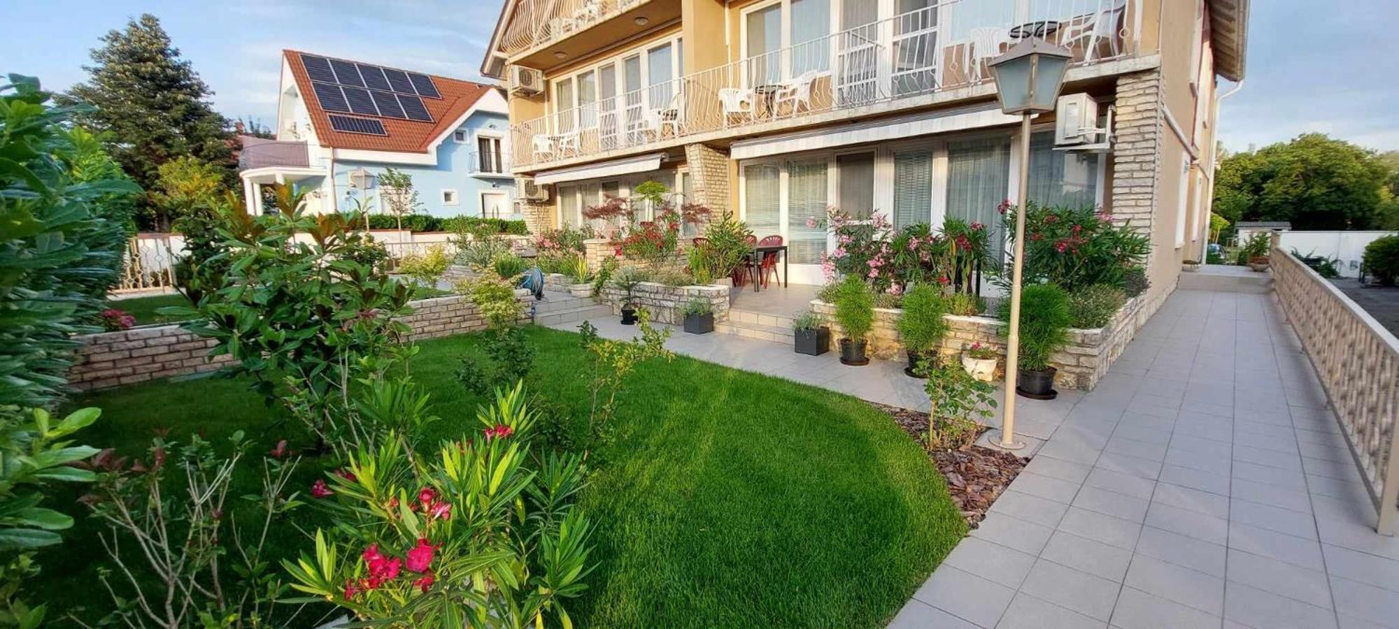 Siesta Apartmanhaz Balatonfuered Exterior foto