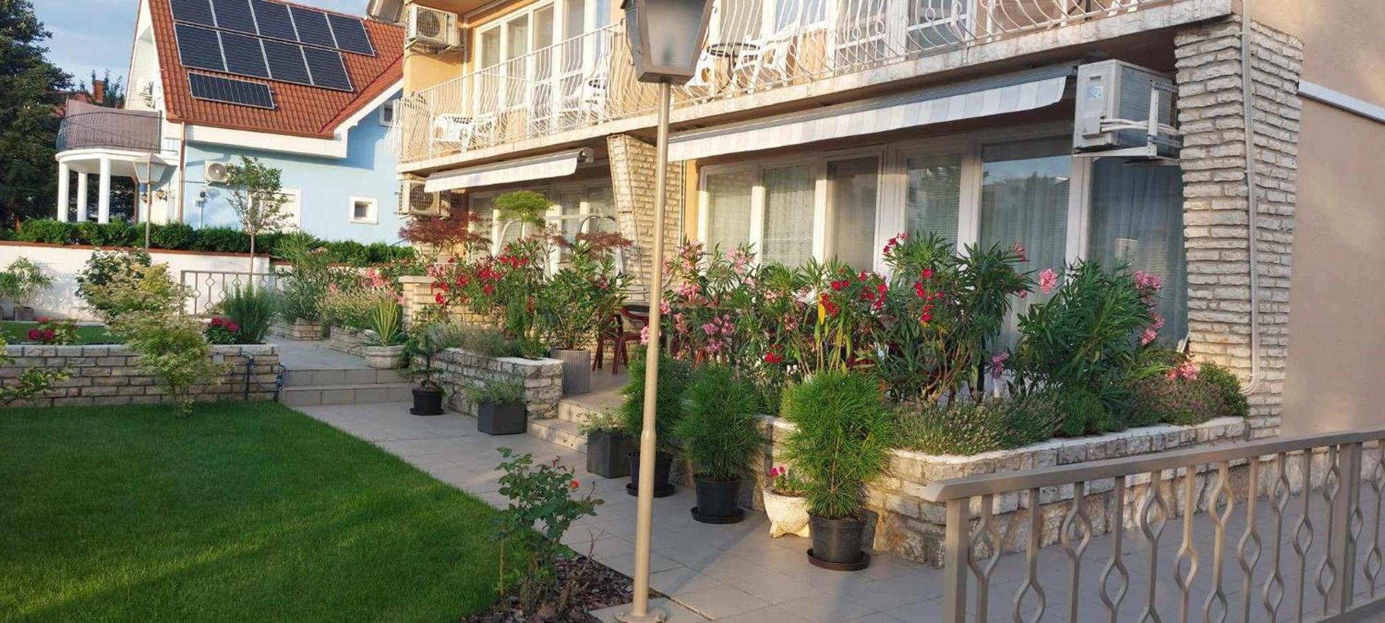 Siesta Apartmanhaz Balatonfuered Exterior foto