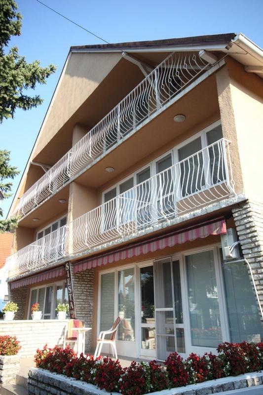 Siesta Apartmanhaz Balatonfuered Exterior foto